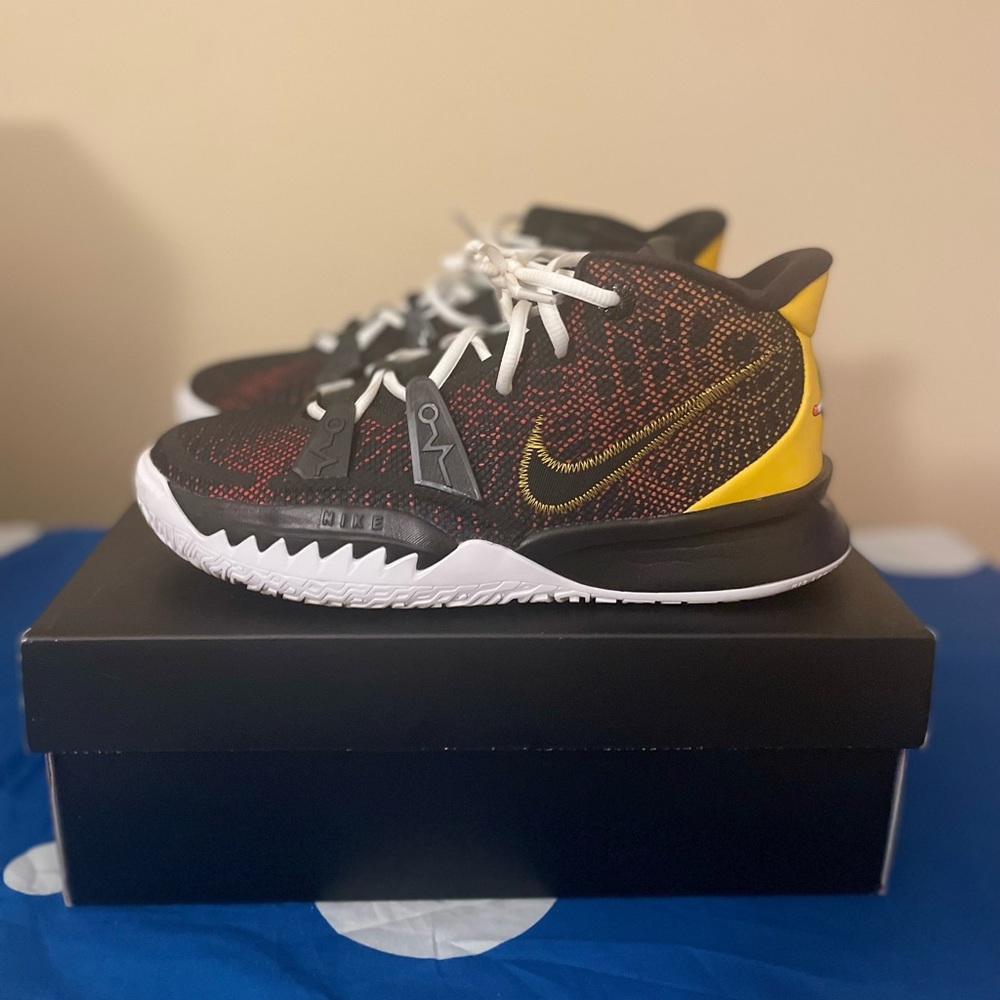 Kyrie 7